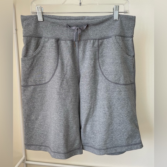 Lululemon be still Bermuda shorts - Picture 1 of 5